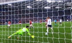 「変態トラップ」鎌田大地、華麗すぎるテクニックが脚光！ 幻のゴールで“中田英寿超え”はお預けも…「GK避けるのかっこいい」「タッチうま」などファン興奮