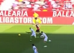 爆速！ 浅野拓磨が“おしゃれターン”から超スピード突破「期待感ある」「いいね」スタジアムを沸かせた瞬間