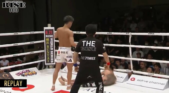 1ラウンドに左ハイで3ダウンを喫する衝撃KO