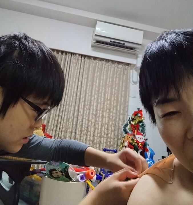  山田花子、両肩に痛みがあり病院を受診した結果「オリジナル筋トレも禁止ね」  1枚目