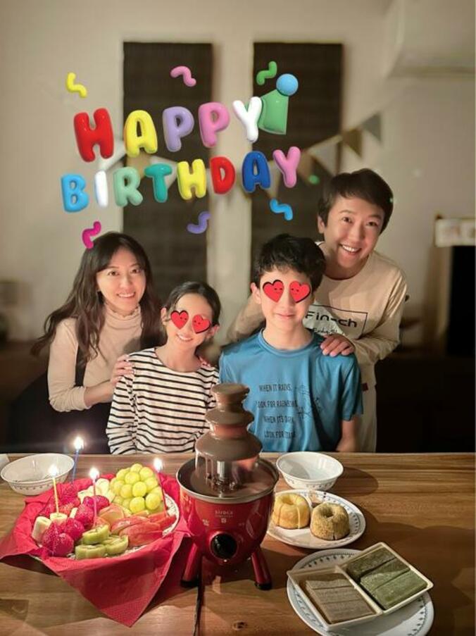  金子貴俊、娘が10歳を迎え家族ショットを公開「父も幸せです」  1枚目