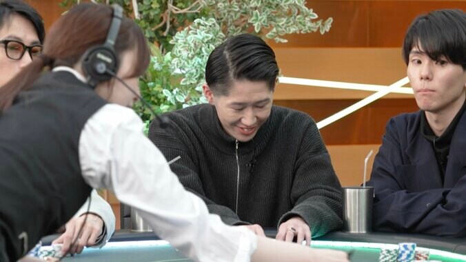 【映像】美人すぎるポーカー世界女王、強敵を下し“会心スマイル”