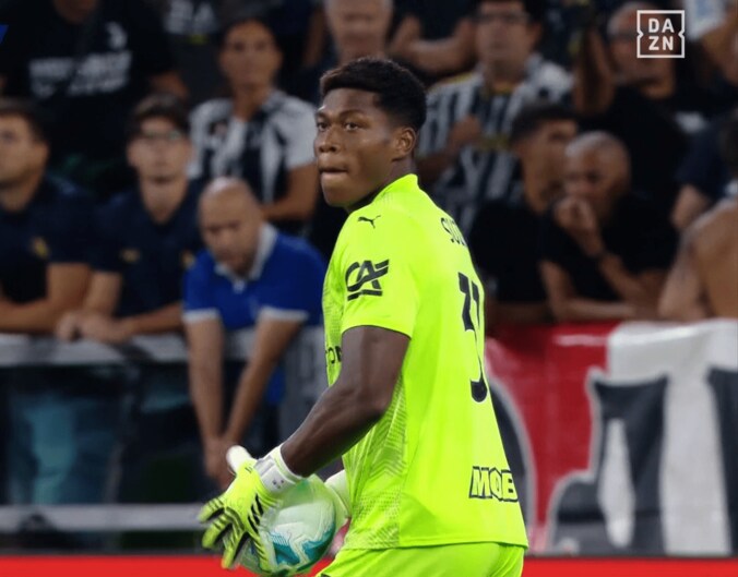 ユヴェントスFWも唖然！ 鈴木彩艶の“超反応セーブ”を現地メディアが称賛「ゴールを奪うには特別なことが必要」「パルマを奮い立たせた」 5枚目