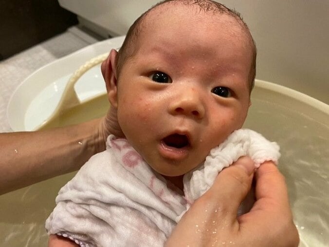 エハラマサヒロの妻、次男の最後の沐浴を報告「一瞬に思えます。。」 1枚目