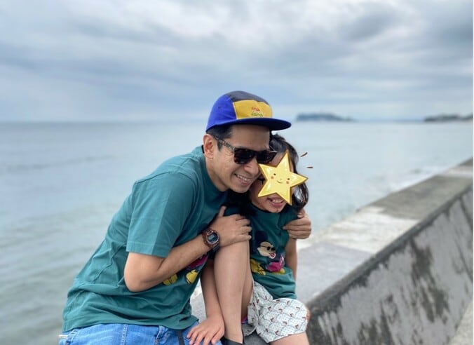 【画像】娘と寄り添うタケト