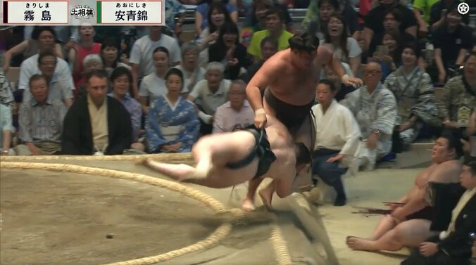 安青錦、“痛みに耐えて”史上初の復活V! 巴戦を制して3場所ぶり自身3度目の幕内優勝 1場所での大関復帰を決めた場所でW快挙 2枚目