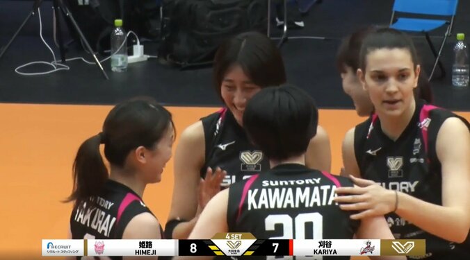 元日本代表・大友愛さんを母にもつ18歳・秋本美空（写真中央）