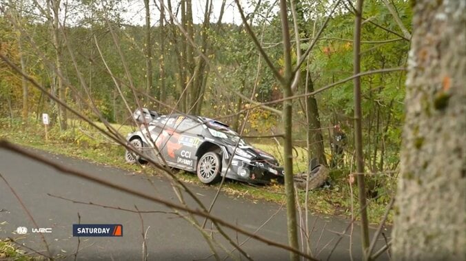 世界八冠ラリーストでも「こんなことあるんだな」 衝突、脱輪、絶叫…珍しく車内で怒り爆発「自分にできることはなかった」 3枚目