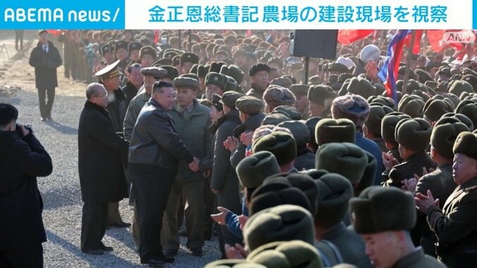 握手をする金正恩総書記