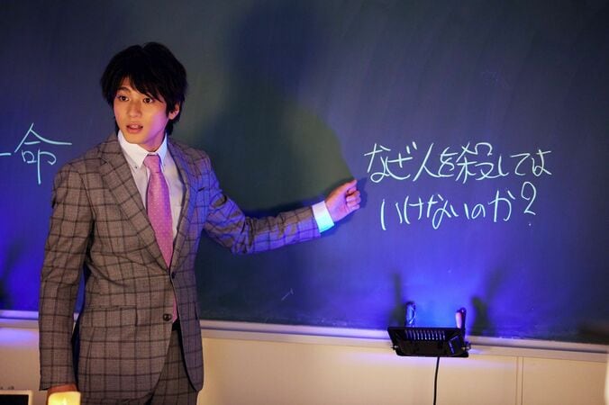 「なぜ人を殺してはいけないのか？」頼田朝日（山田裕貴）が生徒たちに突きつけた恐怖の授業に視聴者戦慄…『先生を消す方程式。』フライングドラマ第4話 1枚目