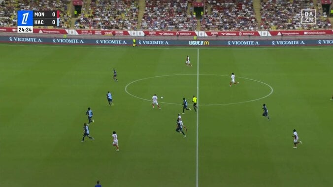 「いちゃいちゃするな」リーグアンデビューの日本代表DF、南野拓実への“密着ディフェンス”が話題に 4枚目