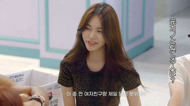 「あんなキスするなんて」スタイル抜群美女が隣の男子とイチャイチャ…マッチョイケメンが嫉妬爆発『恋するアプリ Love Alarm』＃10