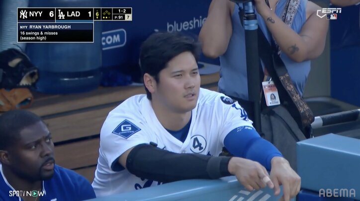 【写真・画像】まさかのストライク判定？ジャッジ、山本由伸の“胸元エグる”内角球に仰け反る→球審にひと言…異例シーンに注目「怖かったな今の」　1枚目