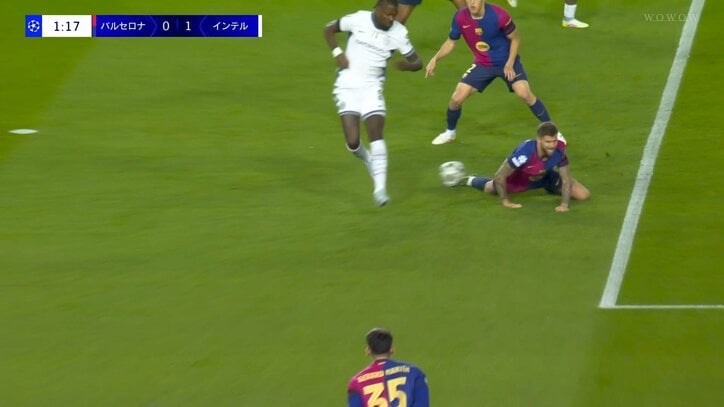 【映像】バルサ守備陣お手上げの超絶ヒールショット