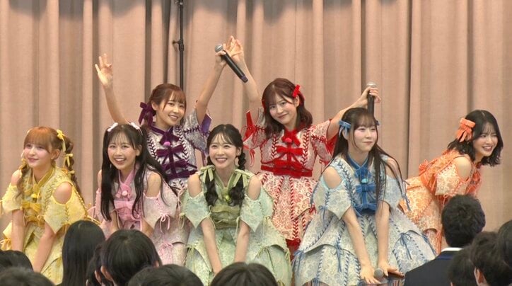 【映像】「近すぎる」生FRUITS ZIPPERに高校生“大絶叫”