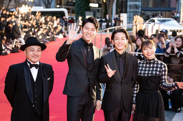 佐藤健、鈴木亮平、松岡茉優ら、東京国際映画祭に登場で観客どよめき&大歓声