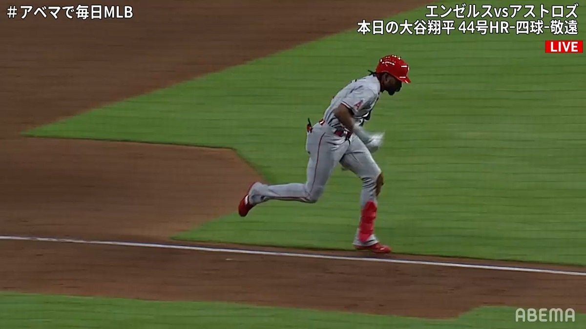大谷翔平に負けない爆走 アデルの ほぼランニングホームラン にファンも興奮 大谷より足が速い 神すぎる 野球 Abema Times