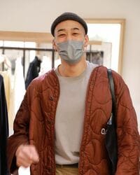 関口メンディーの秋を感じるファッションのオフショットに喜びの声「素敵な笑顔」「癒される」