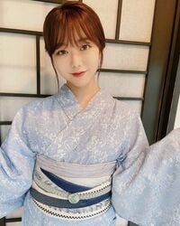 峯岸みなみ、京都での“浴衣ショット”を公開し「水色の浴衣がこの世で1番似合う」と称賛の声