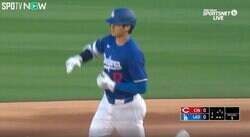 一体、何が起こった？ 大谷翔平の一瞬だけ見せた“謎の動き”にファン騒然  「ちょっと心配」「大丈夫。ちゃんと開幕には間に合うって」