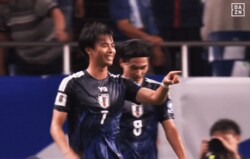 三笘薫、1年3か月ぶりの代表戦ゴール「役者揃い踏み」「半端ないって！」「さすがすぎる」中国戦で日本代表の追加点