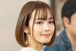 異次元スタイルの美ボディ美女、意外すぎる特技を披露し「すごーい！」と小籔も釘付けに