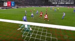 俺に打たせろ！「強すぎる」「エゴい」 堂安律の“最強すぎるメンタル”が爆発　どフリーの味方からボールを“奪い気味”に強引にシュートを放つ瞬間