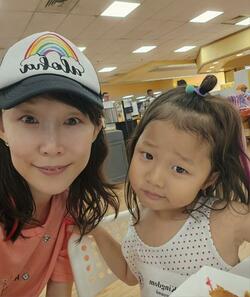  小原正子、ハワイでの娘の体調の変化を心配「胃腸炎の兆しか？！？！とも思った」 