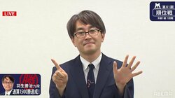 羽生善治九段、史上初の通算1500勝 偉業達成の記者会見なのに「かわいい」という声が殺到 ニコニコ笑顔にポーズ、ハブ柄ネクタイまで