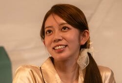 「着替えて来て！」美人女子大生、彼氏からプレゼントされたパジャマに照れ笑い