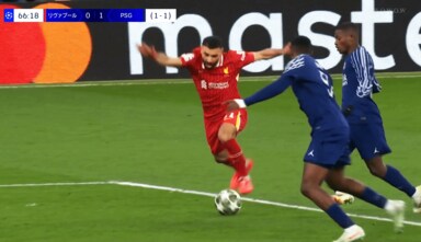 「ふざけるな！」サラーが“誤審”被害でSNS大炎上！「ガッツリ踏んでるじゃん」「マジでおかしいやろ」リヴァプール・ファン激昂の瞬間