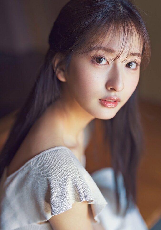 斉藤里奈、“令和のオシリーナ”を思わせる美ショット 『旬撮GIRL Vol.26』から誌面掲載カット公開 1枚目