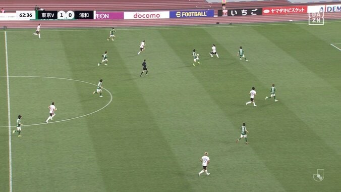 「やばいな！鉄じゃん」9年ぶり浦和復帰のオナイウ阿道、反則級の鬼キープにファン衝撃「止め方がわからん」 3枚目