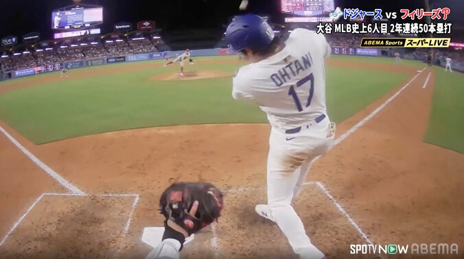 「どこまで飛んでるの？えぇ！」 大谷翔平の特大50号に解説者“ドン引き” 実況も「滞空時間が凄かった」着弾まで約6秒の異次元光景 2枚目