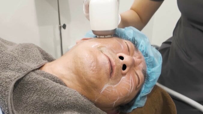 【写真・画像】「何十歳か若返った」 元祖トレンディ俳優（72）が韓国発の最新リフトアップを体験 ビフォー・アフターに「目が違う」「自然」　1枚目