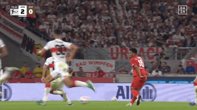 場内騒然！ 日本代表MF、高速フェイント→絶妙ノールックパスが話題「やっぱりセンスある」「よく見えてる」藤田譲瑠チマのアシスト未遂 3枚目