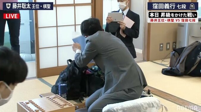 盤外戦なら藤井聡太王位・棋聖に圧勝！？窪田義行七段の超個性派な“巣作り”にファンが大盛り上がり「これが見たかった！」「藤井くんより映ってる」 8枚目