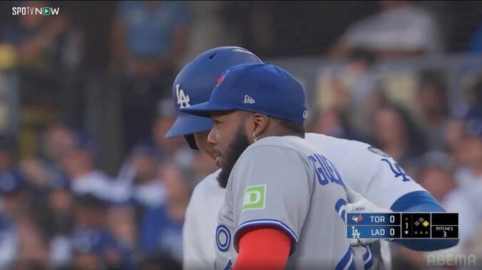 大谷翔平が塁上で「イチャイチャ」 笑顔の“再会”に反響続々「大谷大好きゲレーロ」「怒ってたけど大谷さん来てにこにこ」 4枚目