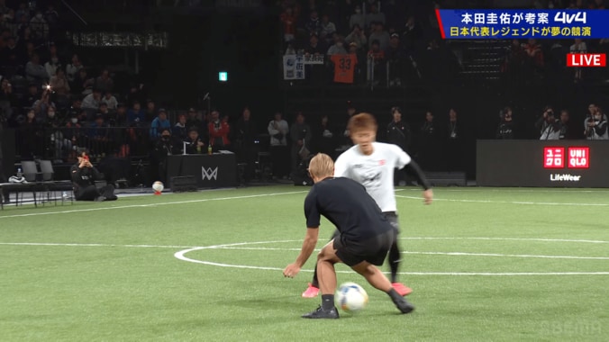 「本田圭佑が抜かれた！」柿谷曜一朗の天才的“股抜き突破”に騒然「今のは素でやられましたね」解説も驚愕した瞬間 3枚目