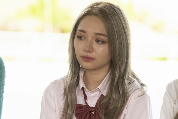 手繋ぎで戻ってきた2人に衝撃、泣き出す女子も…複雑な思いが絡まり気まずい空気に『今日好き』プーケット編第5話 8枚目