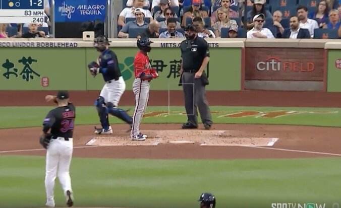 【写真・画像】なんだこれは…？ 菅野智之に“打者が混乱”「軌道エグい」美しすぎる魔球に“マン振り三振”→黙ってベンチに立ち去る「これはエース」　1枚目