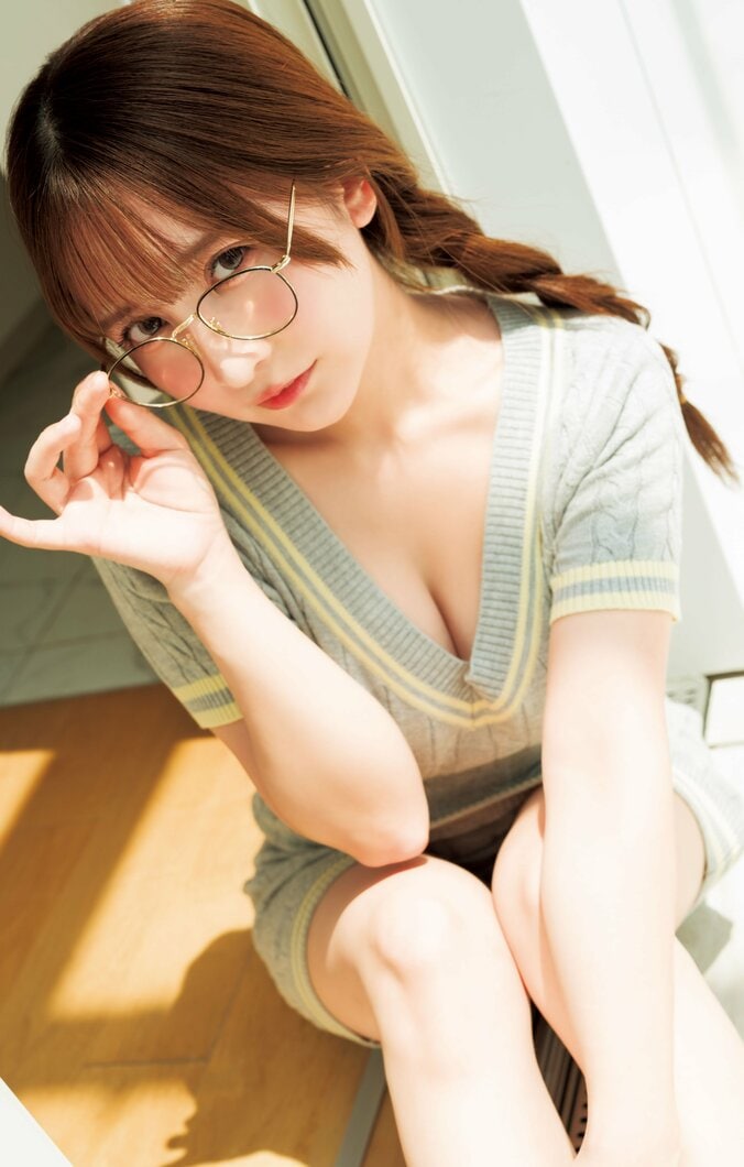 センターグラビア「清水れい」