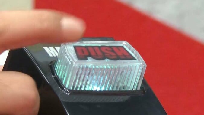 PUSHボタン