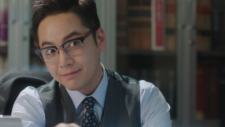 チャン・グンソクが天才詐欺師&堅物エリート検事の2役を熱演!痛快ドラマ『スイッチ ~君と世界を変える~』