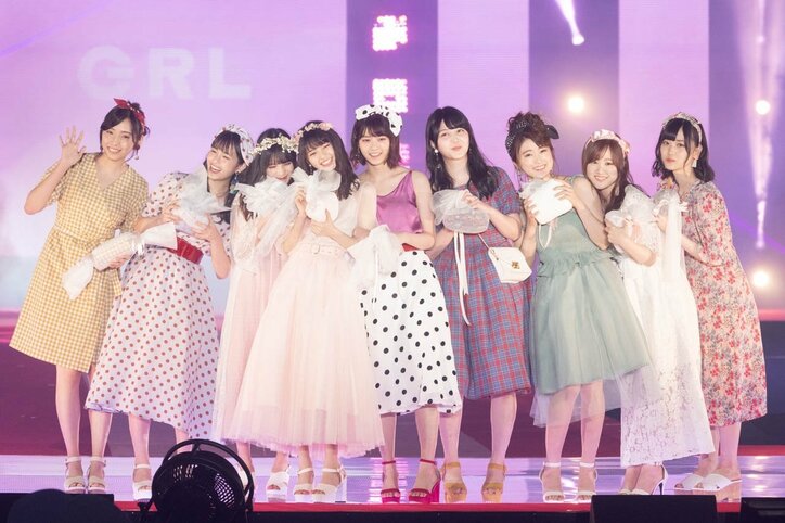 齋藤飛鳥が麦わら帽子を投げ込む! 乃木坂46「ガルアワ」ランウェイに大声援