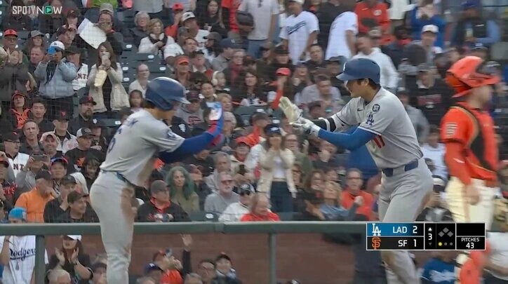 【映像】ベンチでも“追いお辞儀”大谷とヘソンのやりとり