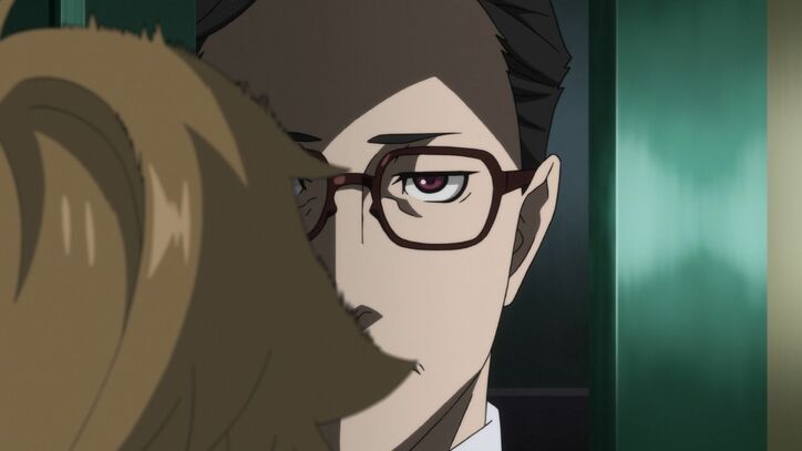 アニメ「歌舞伎町シャーロック」第10話、あやしげな自販機の前で不審な動きをする京極…先行カット解禁