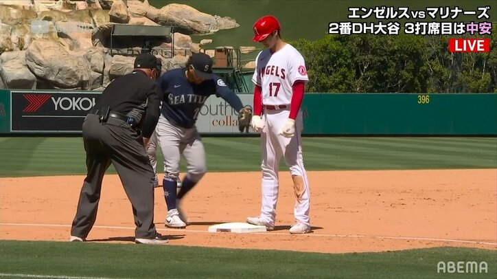 「離れないってば（笑）」大谷翔平、相手三塁手のしつこいタッチアウト狙いに思わずフフッ！