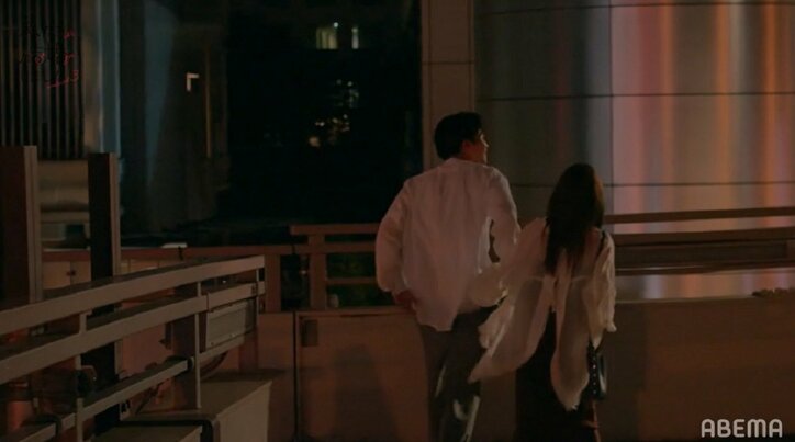 川島海荷、路上で年下夫に抱きしめられ…ボディタッチ多めな2人にスタジオ「当たり前に距離が近い！」『私たち結婚しました3』第7話