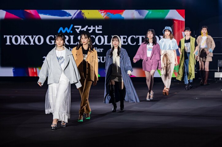 小坂菜緒が美しいうなじを披露！ 日向坂46ファッション誌専属モデル7名が『TGC』に集結